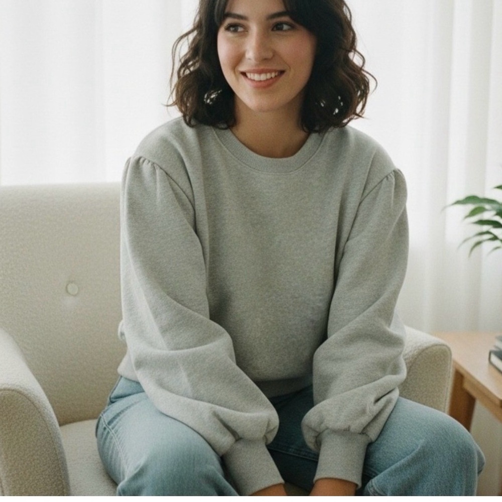 LOFT Heather Gray Sweatshirt - size Medium - Like New!